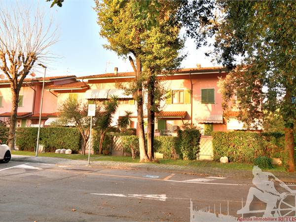 Villetta a schiera con 5 camere e 3 bagni