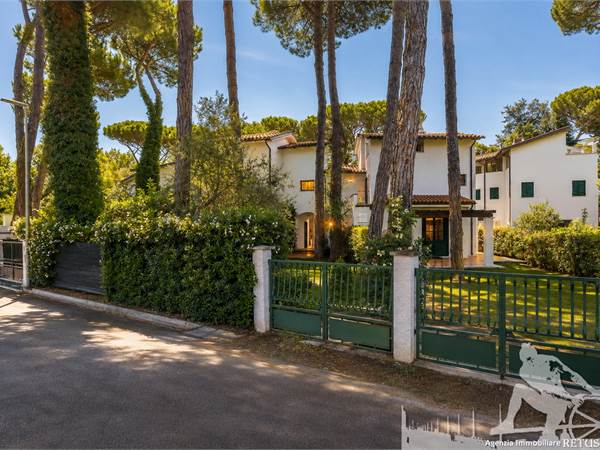 Villetta con piscina a Vittoria Apuana